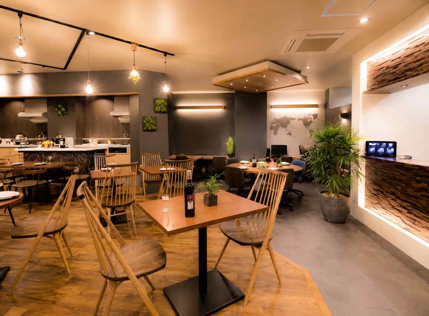 Shared dining and common area with microwave and luggage space